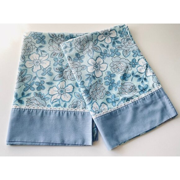 Vintage 70s pillowcases, blue white flowers, Dan River Dantrel, pair of casings - Picture 1 of 9